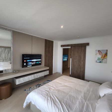 Imperial Suites Hotel Manama Ngoại thất bức ảnh