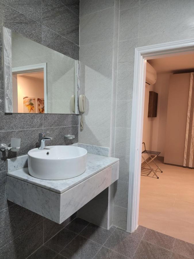 Imperial Suites Hotel Manama Ngoại thất bức ảnh