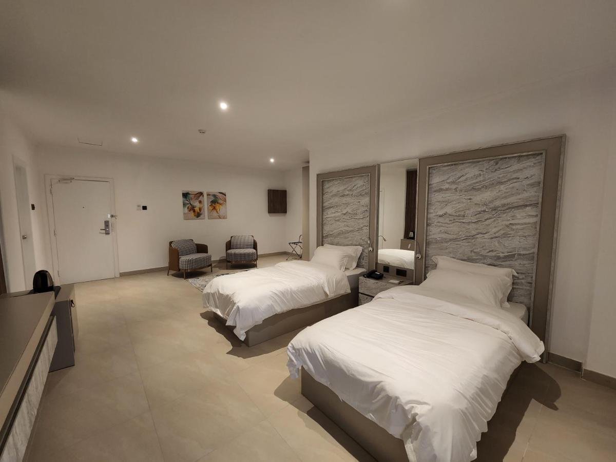 Imperial Suites Hotel Manama Ngoại thất bức ảnh