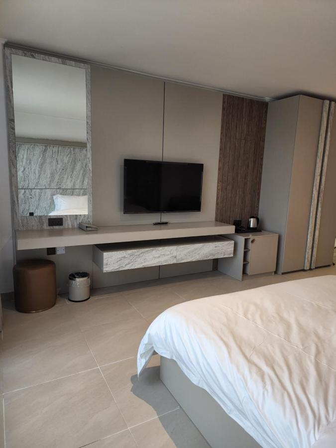 Imperial Suites Hotel Manama Ngoại thất bức ảnh