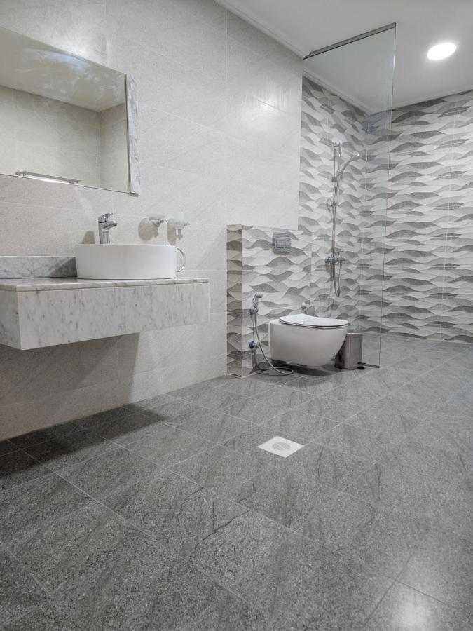 Imperial Suites Hotel Manama Ngoại thất bức ảnh