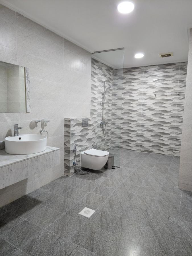 Imperial Suites Hotel Manama Ngoại thất bức ảnh