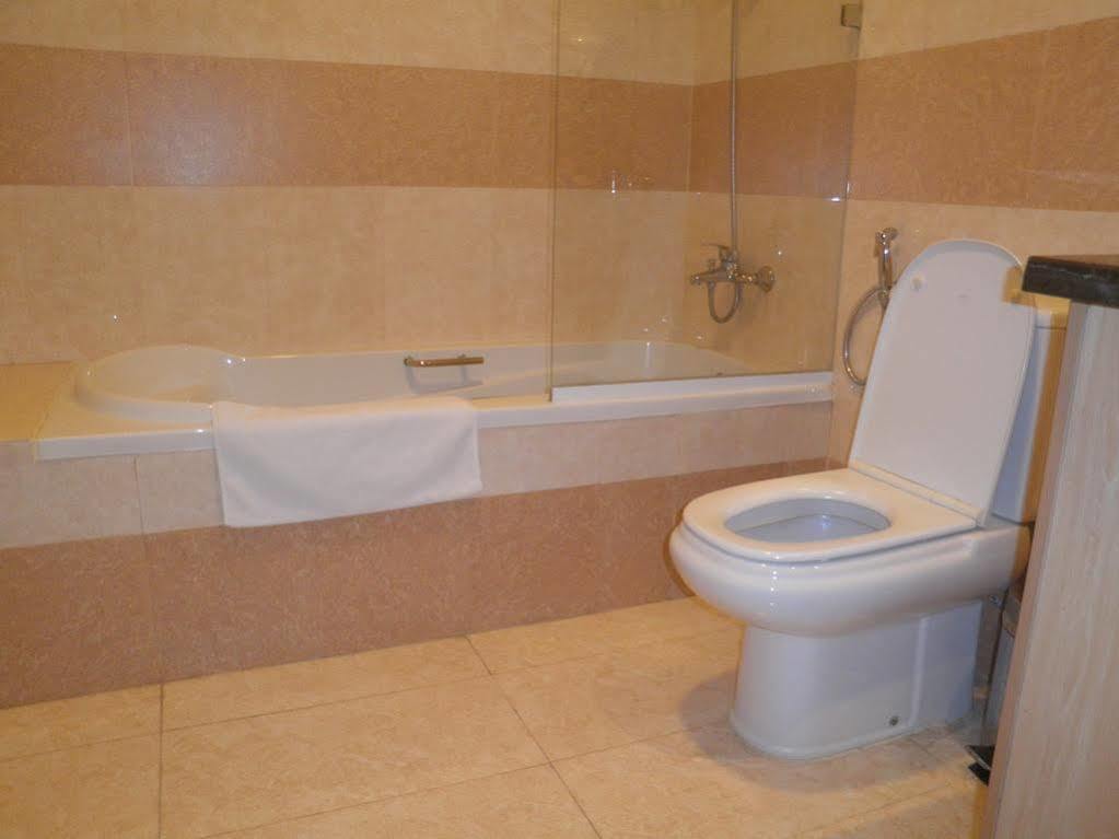 Imperial Suites Hotel Manama Ngoại thất bức ảnh