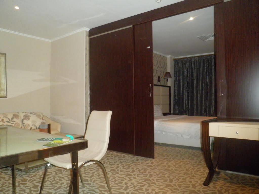 Imperial Suites Hotel Manama Ngoại thất bức ảnh