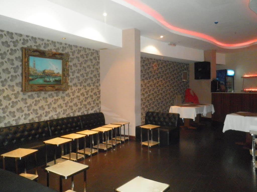 Imperial Suites Hotel Manama Ngoại thất bức ảnh