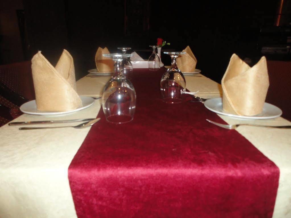 Imperial Suites Hotel Manama Ngoại thất bức ảnh