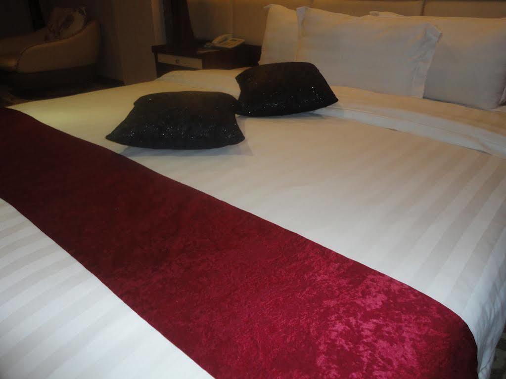 Imperial Suites Hotel Manama Ngoại thất bức ảnh