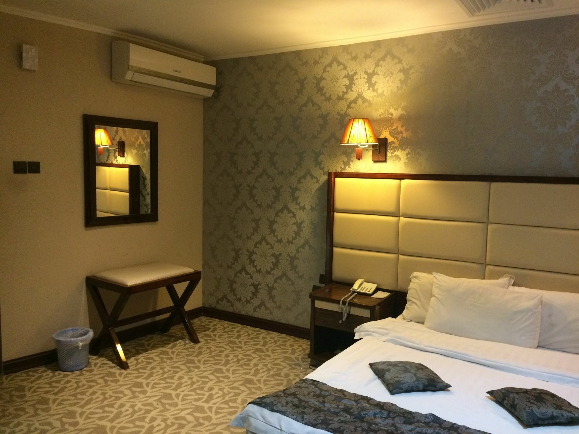 Imperial Suites Hotel Manama Ngoại thất bức ảnh